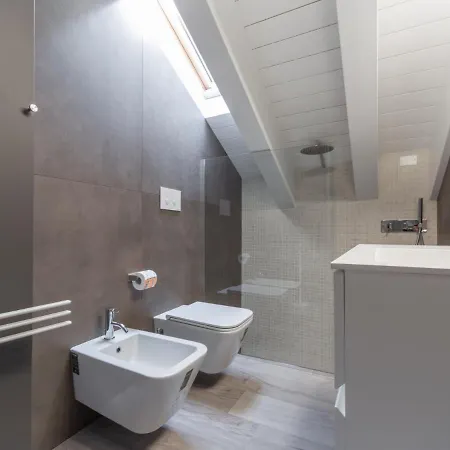 The Rent - Spacious In Paolo Sarpi *