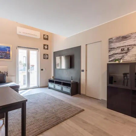 The Rent - Spacious In Paolo Sarpi Apartment
