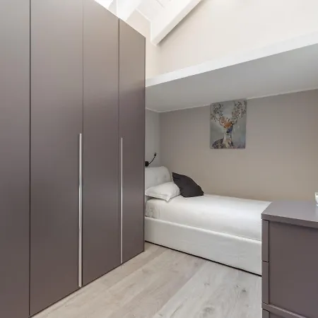 The Rent - Spacious In Paolo Sarpi Apartment