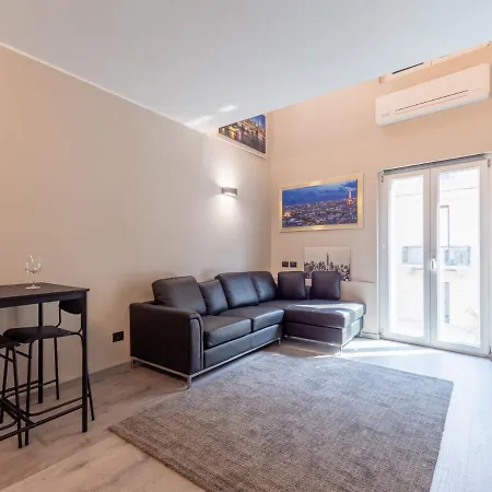 The Rent - Spacious In Paolo Sarpi * Milan